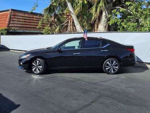 Used 2019 Nissan Altima 2.5 SV image 3