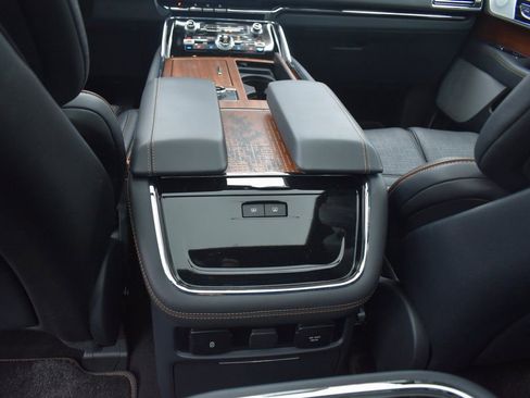 Used 2024 Lincoln Navigator Black Label image 21