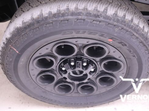 New 2026 Ford F250 Lariat w/ Black Appearance Package image 38