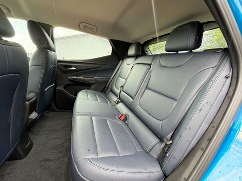 Used 2023 Chevrolet Bolt EUV LT w/ Convenience Package FWD image 16