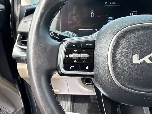 Used 2026 Kia Carnival FWD image 16