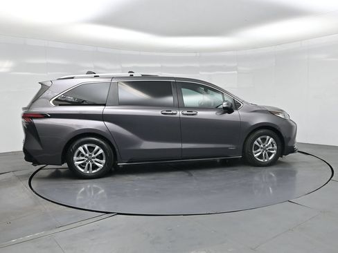 Used 2021 Toyota Sienna Limited FWD image 30
