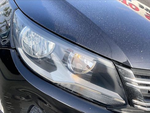 Used 2017 Volkswagen Tiguan Limited w/ Premium Package image 29