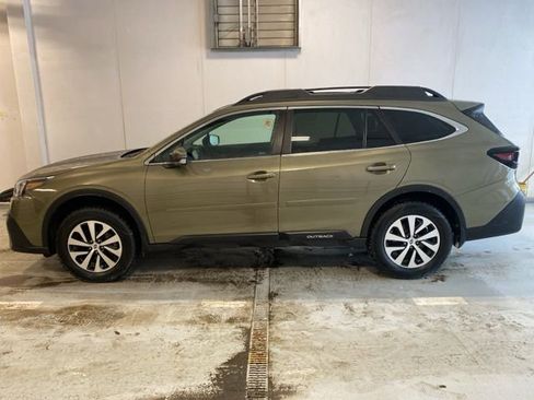 Used 2022 Subaru Outback Premium image 9