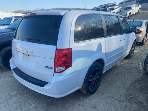 Used 2016 Dodge Grand Caravan SXT image 4