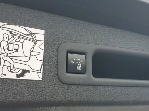 Used 2024 Toyota Sienna LE FWD image 9