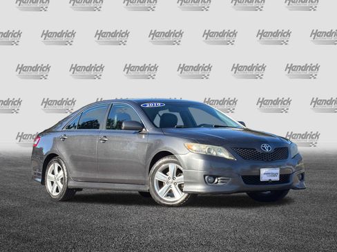 Used 2010 Toyota Camry SE image 2