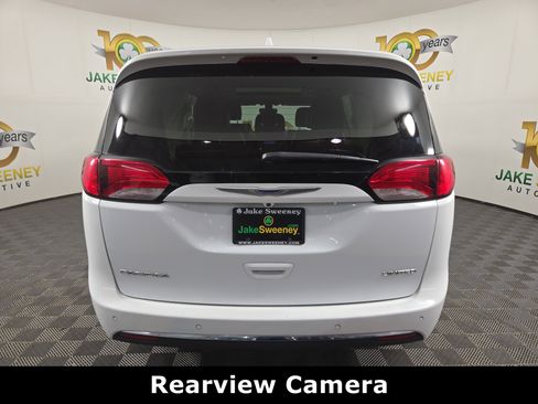 Used 2018 Chrysler Pacifica Limited image 7