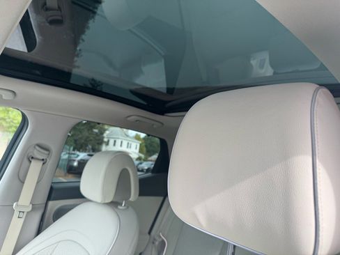 Used 2024 Genesis GV60 Advanced image 9