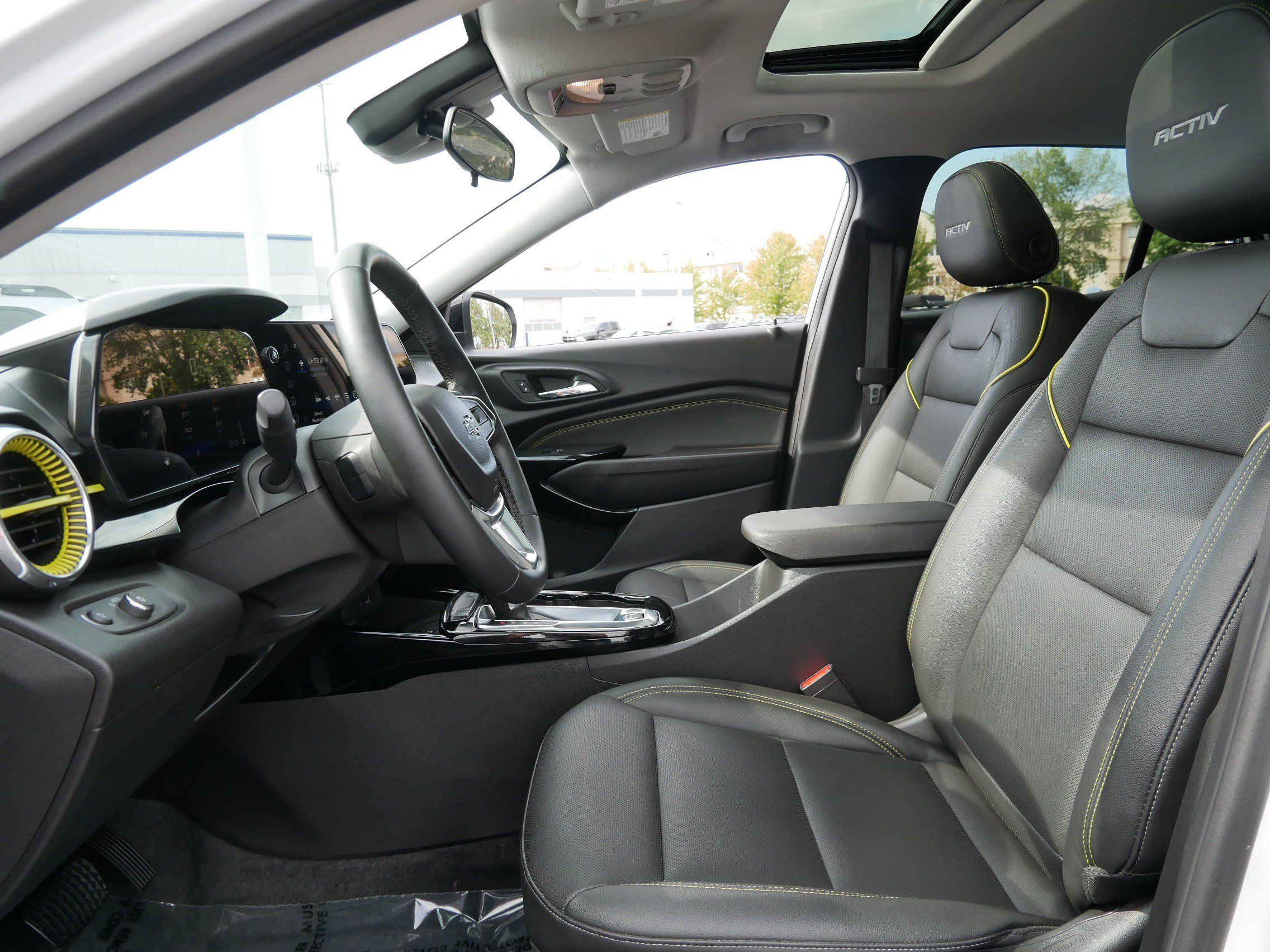 Used 2025 Chevrolet Trax ACTIV w/ Sunroof Package FWD image 21