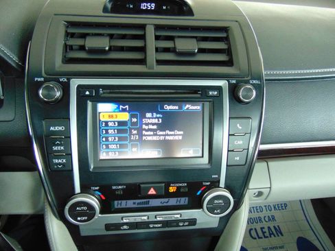 Used 2013 Toyota Camry XLE image 13