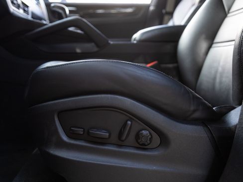 Certified 2023 Porsche Cayenne AWD/4WD image 21