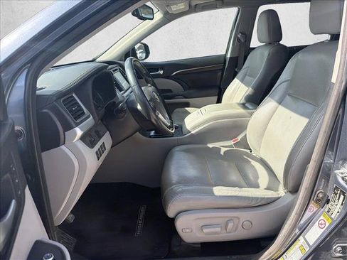 Used 2016 Toyota Highlander Limited FWD image 9