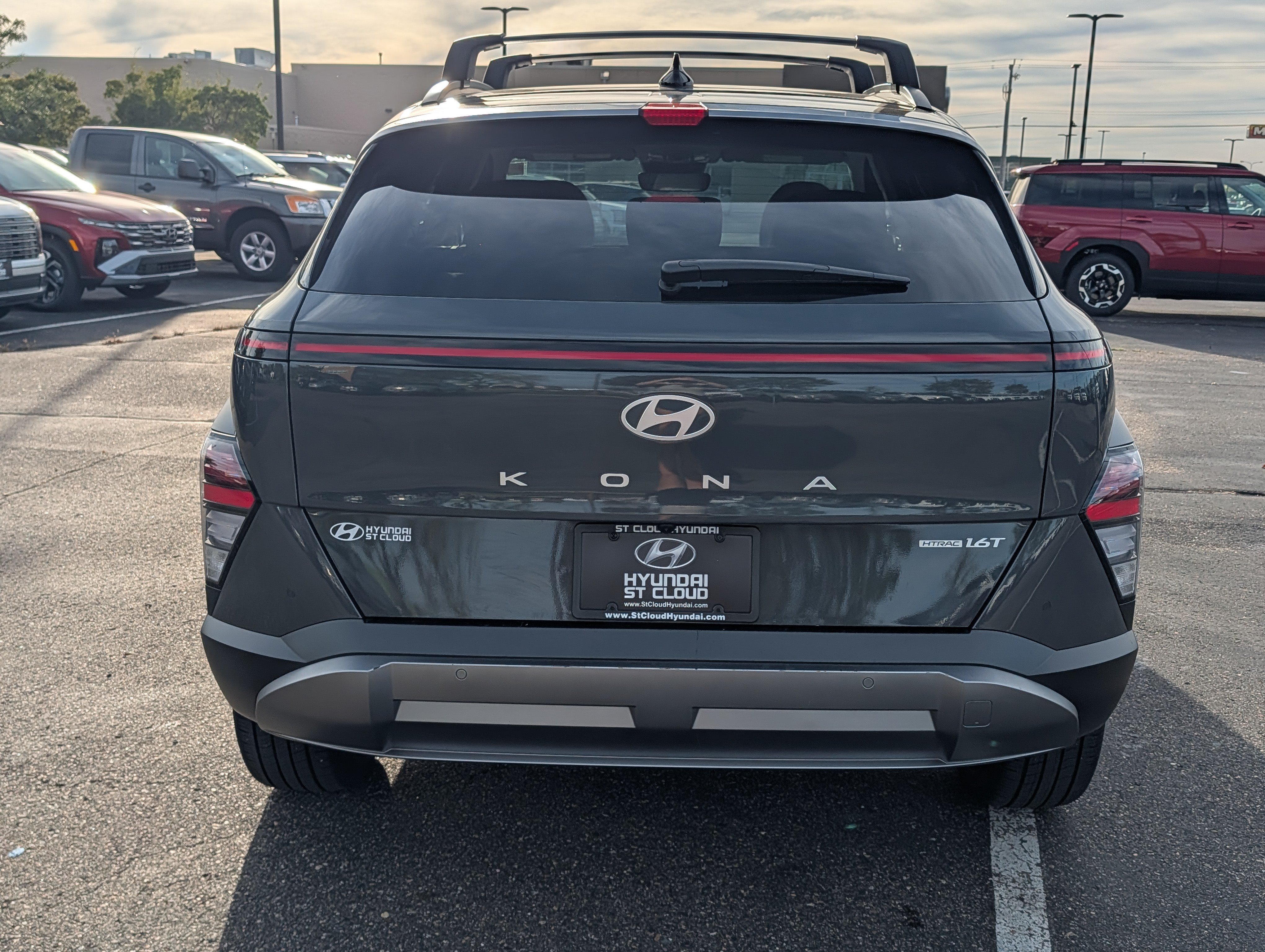 Used 2025 Hyundai Kona Limited AWD/4WD image 4