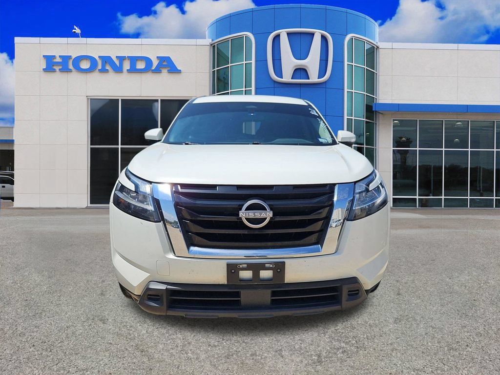 Used 2022 Nissan Pathfinder SV FWD image 2