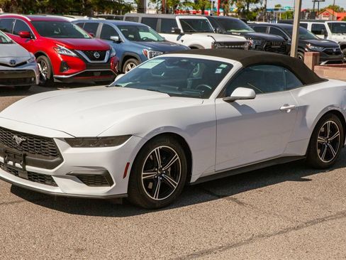 Used 2025 Ford Mustang Convertible RWD image 9