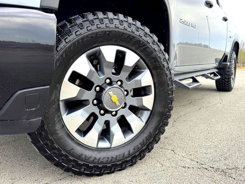 Used 2024 Chevrolet Silverado 2500 Custom w/ Custom Value Package image 2