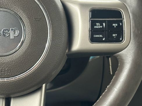 Used 2011 Jeep Grand Cherokee Laredo image 22