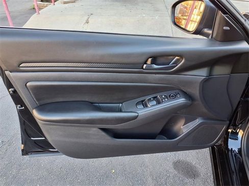 Used 2024 Nissan Altima 2.5 S image 11