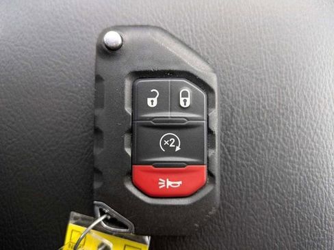 Used 2022 Jeep Wrangler Unlimited Rubicon AWD/4WD image 31