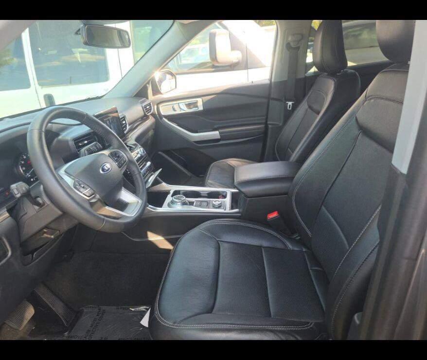 Used 2024 Ford Explorer Limited AWD/4WD image 3