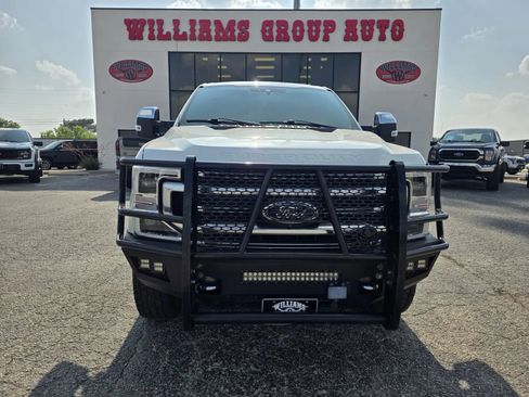 Used 2021 Ford F250 Platinum w/ FX4 Off-Road Package AWD/4WD image 2