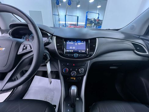 Used 2021 Chevrolet Trax LT FWD image 23