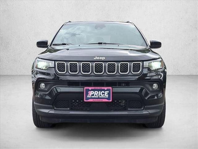 Used 2024 Jeep Compass Latitude AWD/4WD image 2