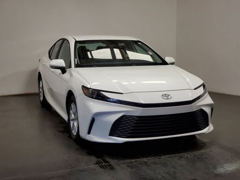 Used 2025 Toyota Camry LE image 2