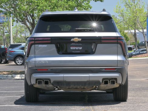 Used 2025 Chevrolet Traverse LT w/ Driver Confidence Package FWD image 33