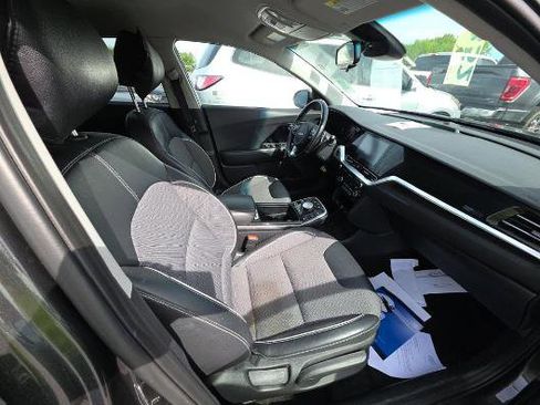 Used 2022 Kia Niro EX w/ Cold Weather Package image 8