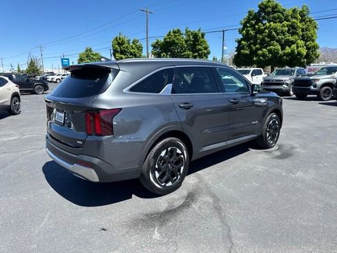 Used 2024 Kia Sorento S AWD/4WD image 7
