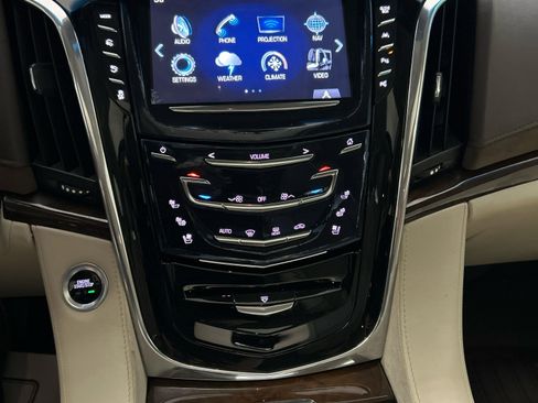 Used 2017 Cadillac Escalade ESV Premium Luxury image 17
