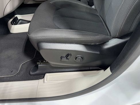 Used 2023 Chrysler Voyager LX FWD image 24