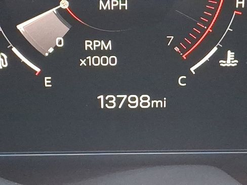 Used 2025 GMC Yukon Elevation image 23