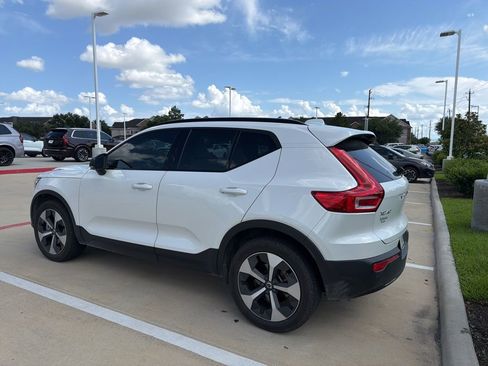 Used 2025 Volvo XC40 B5 Plus w/ Protection Package Premier AWD/4WD image 6