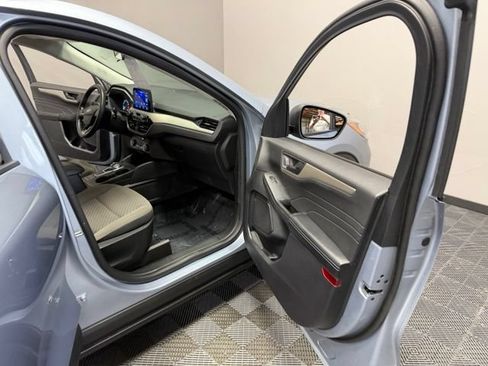 Used 2022 Ford Escape SE w/ Convenience Package FWD image 23