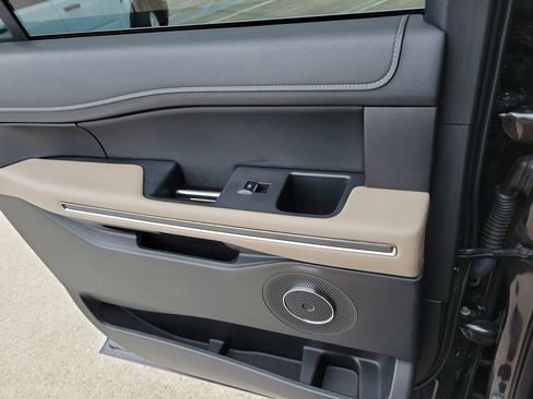 Used 2024 Ford Expedition Max XLT image 15