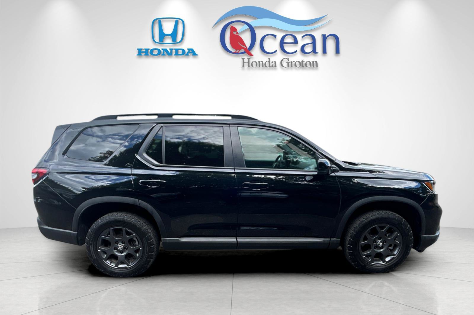 Used 2023 Honda Pilot TrailSport image 2