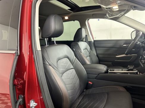 Used 2024 Nissan Pathfinder Platinum w/ Cargo Package AWD/4WD image 34