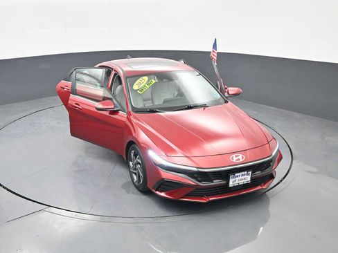 Used 2025 Hyundai Elantra Limited FWD image 46