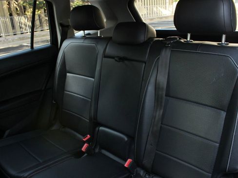 Used 2021 Volkswagen Tiguan SE image 21