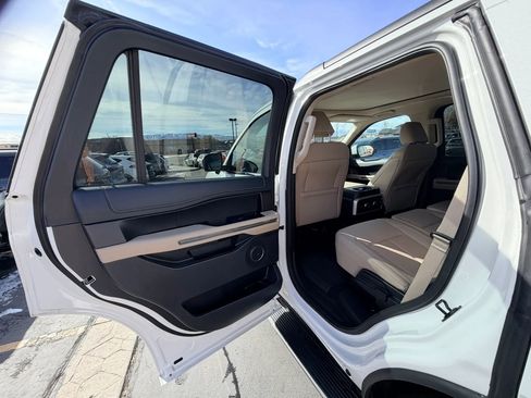 Used 2023 Ford Expedition XLT image 24