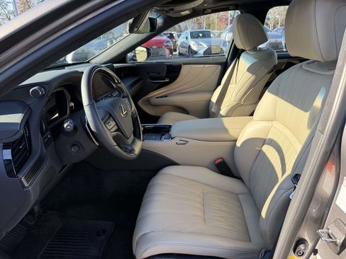 Used 2022 Lexus LS 500 AWD image 12