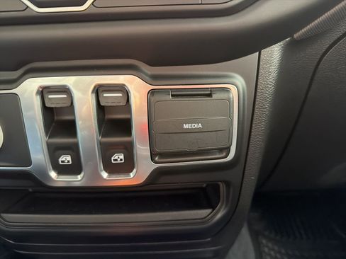 Used 2021 Jeep Wrangler Sport S image 46