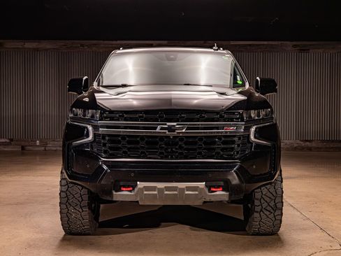 Used 2022 Chevrolet Tahoe Z71 w/ Luxury Package image 2