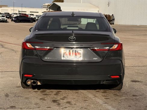 Used 2025 Toyota Camry SE image 4