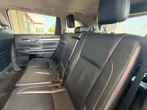 Used 2018 Toyota Highlander XLE w/ Protection Package #3 AWD/4WD image 28