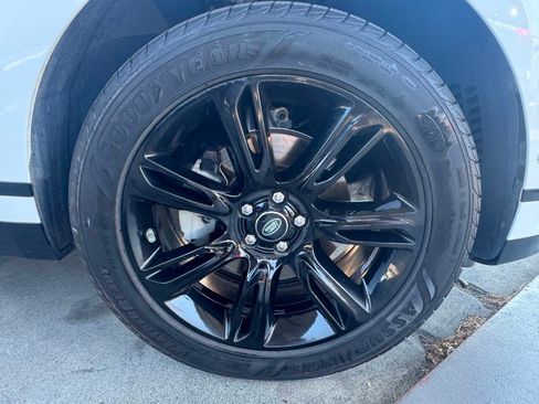 Used 2019 Land Rover Range Rover Velar R-Dynamic SE AWD/4WD image 24