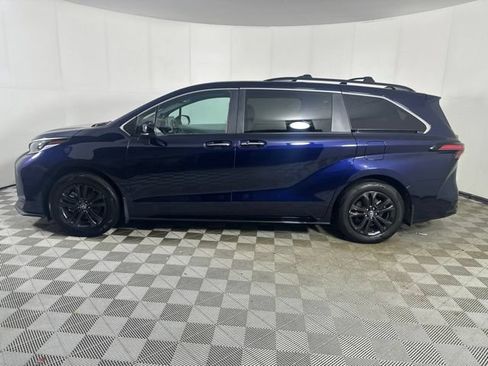 Used 2024 Toyota Sienna XSE w/ XSE Plus Package AWD/4WD image 4
